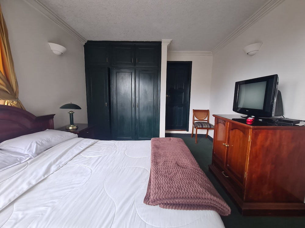 hotel and suites gonsalez suarez quito