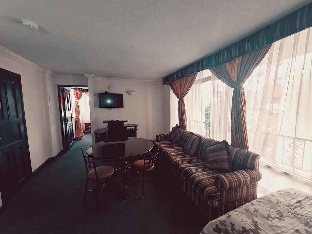 hotel and suites gonsalez suarez quito