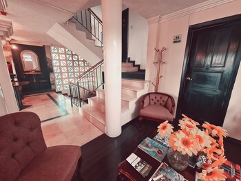 hotel and suites gonsalez suarez quito