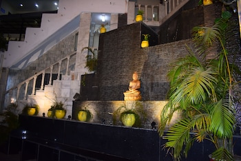hotel samrat int nakki lake 200 metre