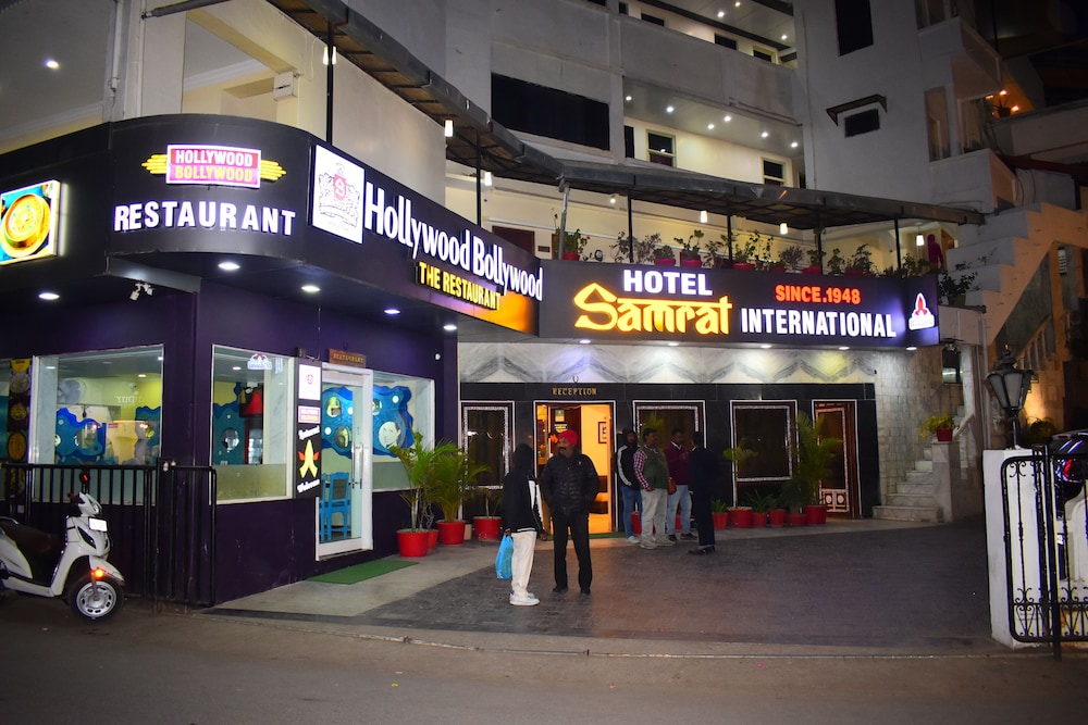 hotel samrat int nakki lake 200 metre