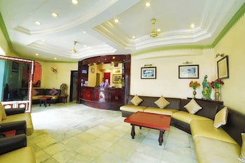 hotel samrat int nakki lake 200 metre
