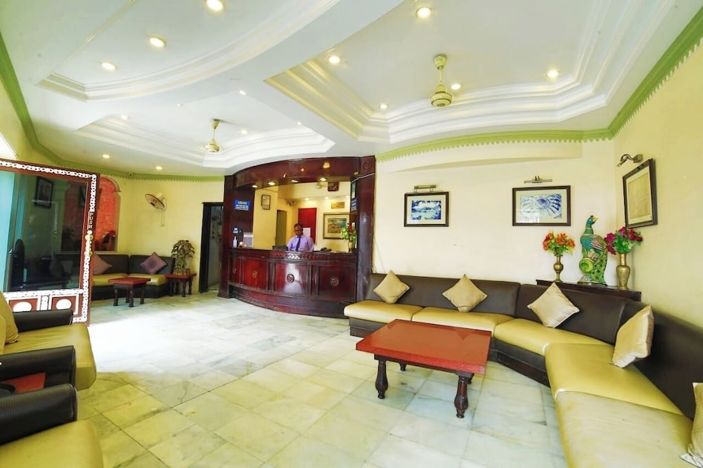 hotel samrat int nakki lake 200 metre