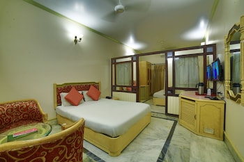 hotel samrat int nakki lake 200 metre