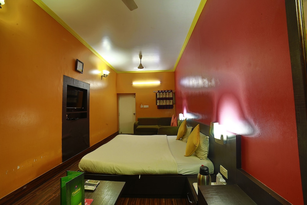 hotel samrat int nakki lake 200 metre