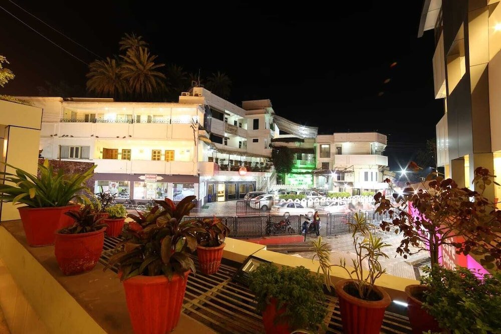 Hotel Samrat Int Nakki Lake-200 Metre,Mount Abu>>Abu Road,2 star