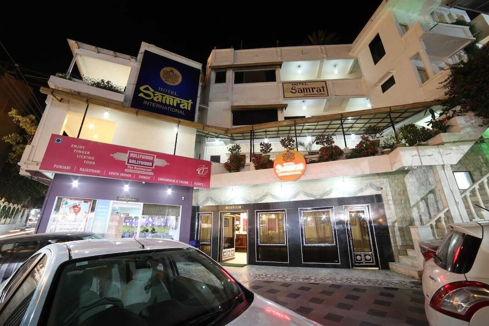 Hotel Samrat Int Nakki Lake-200 Metre,Mount Abu>>Abu Road,2 star