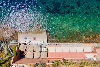 electra syros adults only