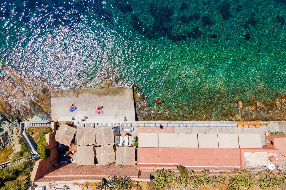 electra syros adults only