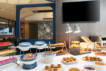 lumen bangkok udomsuk station