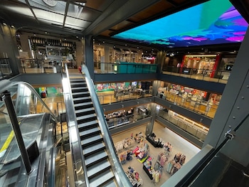 lumen bangkok udomsuk station