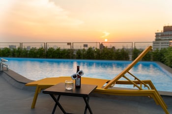 lumen bangkok udomsuk station