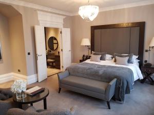 one warwick park hotel