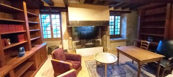 Chateau De Montautre,Fromental>>Bessines-Sur-Gartempe,0 star