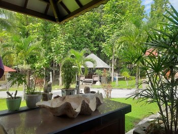 hotel bukit indah saumlaki by legreen