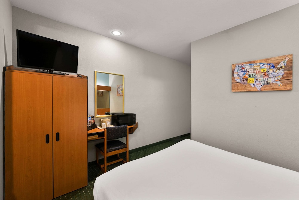 econo lodge inn and suites mesquite dallas east