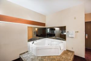 econo lodge inn and suites mesquite dallas east