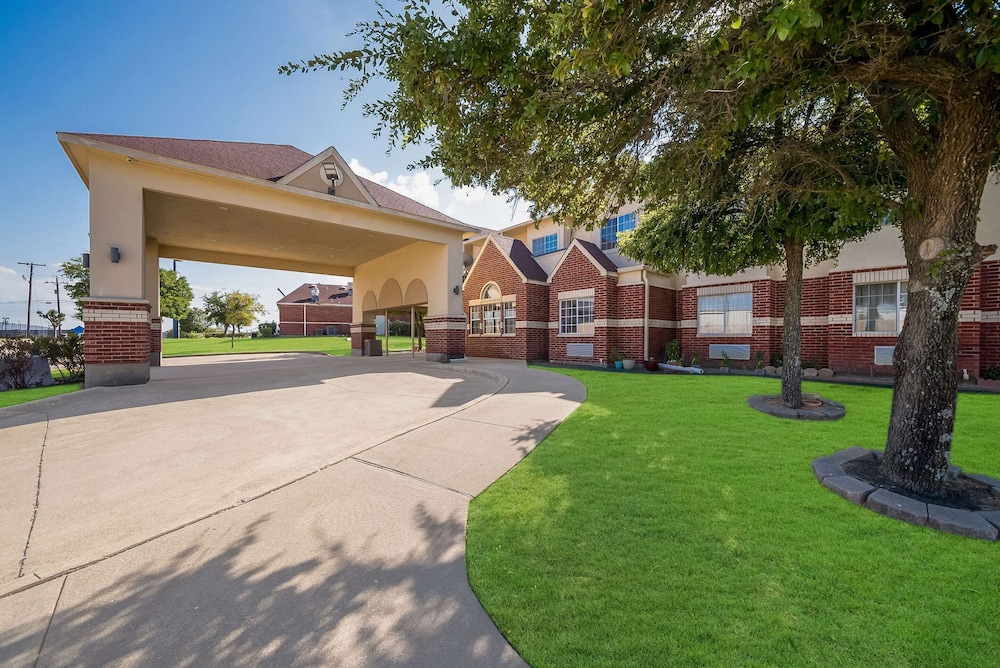 econo lodge inn and suites mesquite dallas east