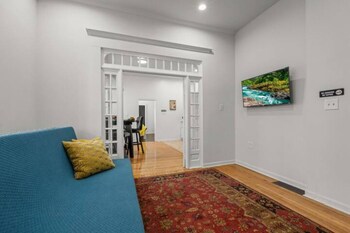 207 1br first floor back rear b