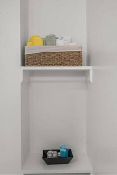 207 1br first floor back rear b