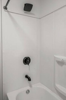 207 1br first floor back rear b