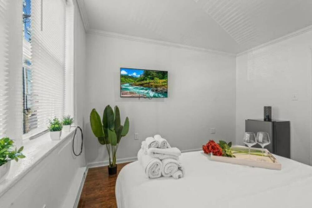 207 1br first floor back rear b