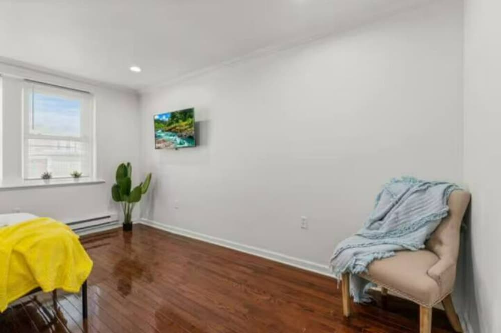 207 1br first floor back rear b