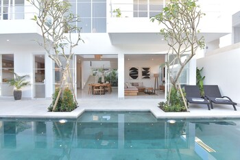 villa cruz in the centre berawa