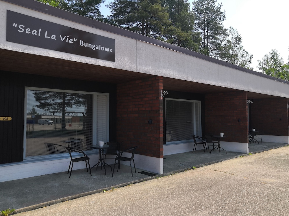 leikari bungalows