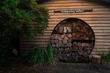 whispering valley cottage retreat