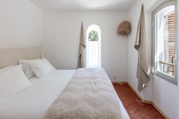 la batisse en blanc