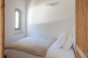 la batisse en blanc