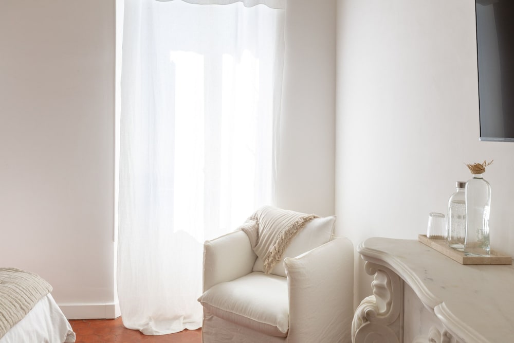 la batisse en blanc
