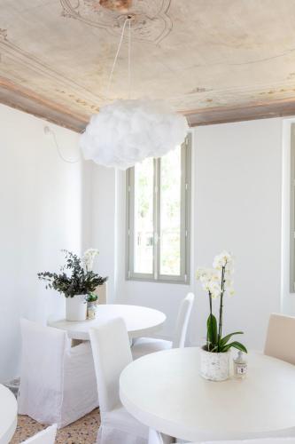 la batisse en blanc