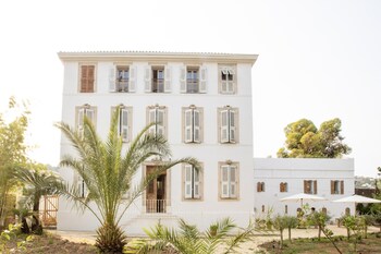 la batisse en blanc