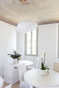 la batisse en blanc