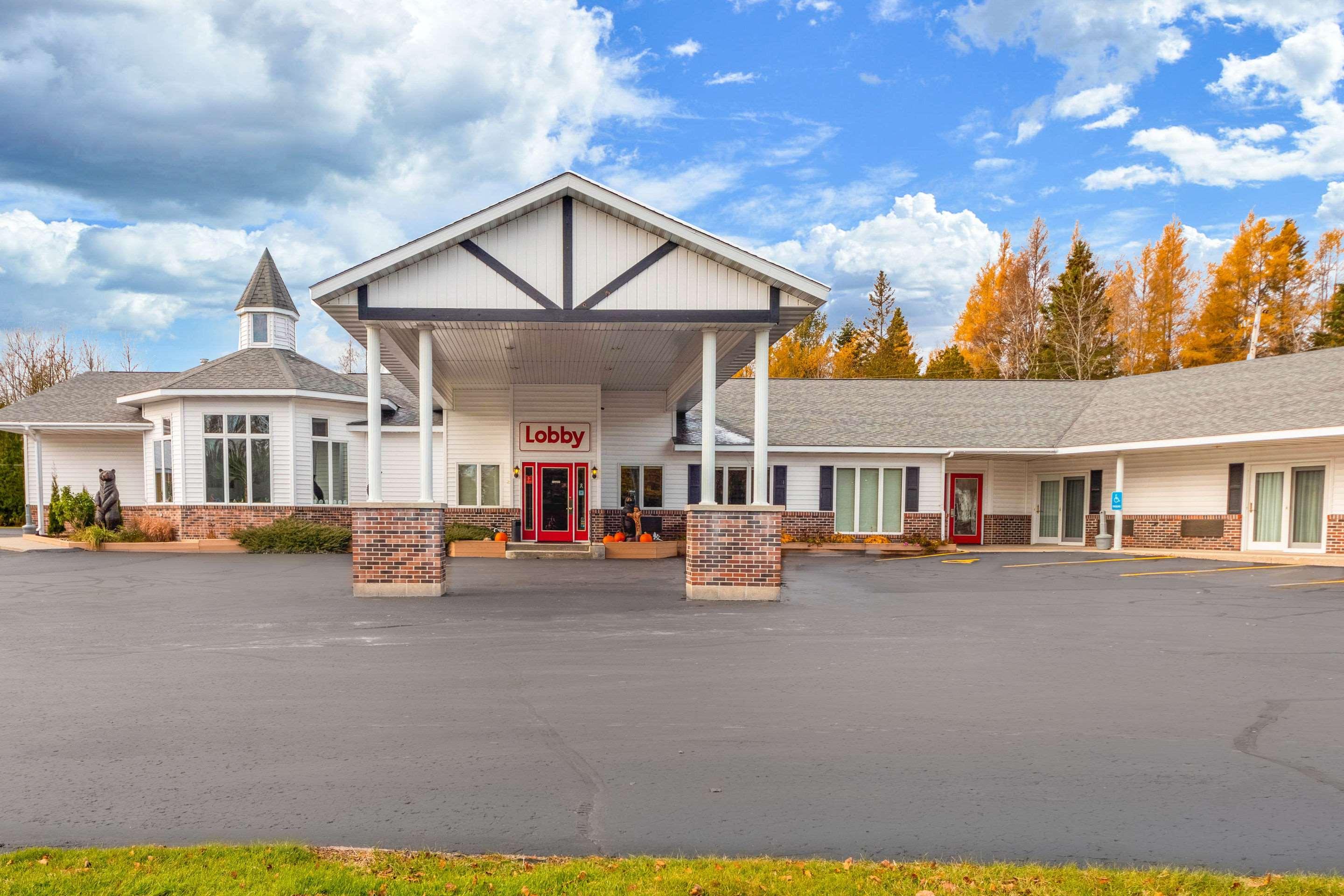 Econo Lodge Lakeshore,Schoolcraft>>Manistique,2 star