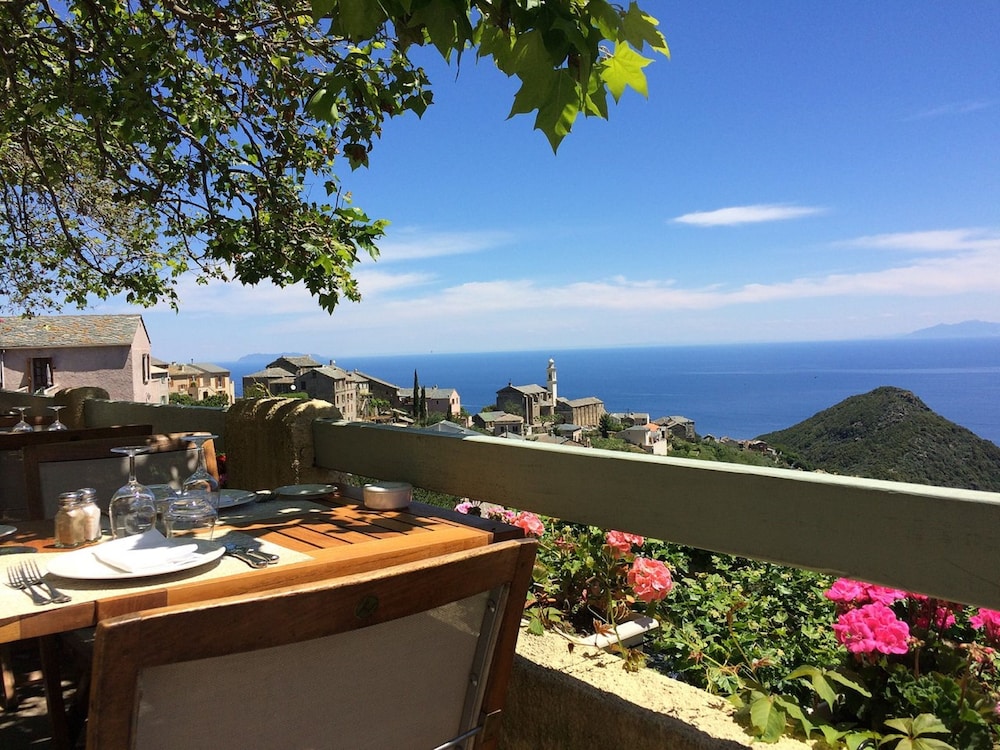 hotel restaurant la corniche