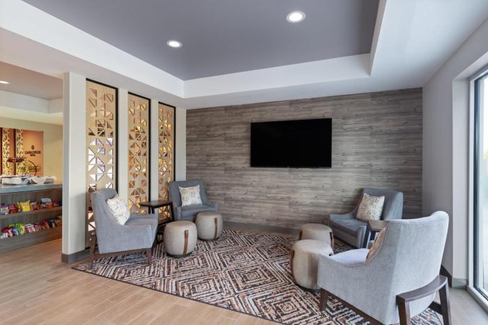 candlewood suites mcpherson an ihg hotel