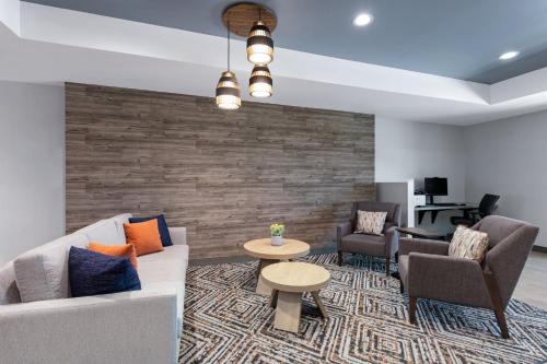 candlewood suites mcpherson an ihg hotel