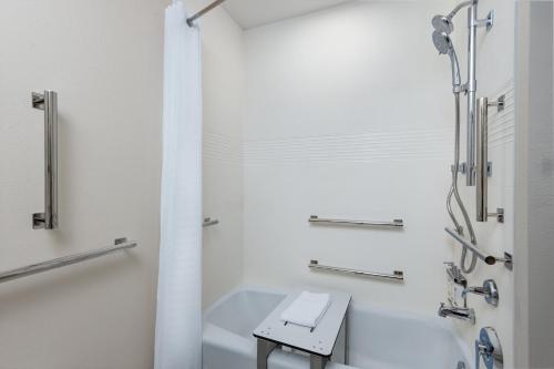 candlewood suites mcpherson an ihg hotel