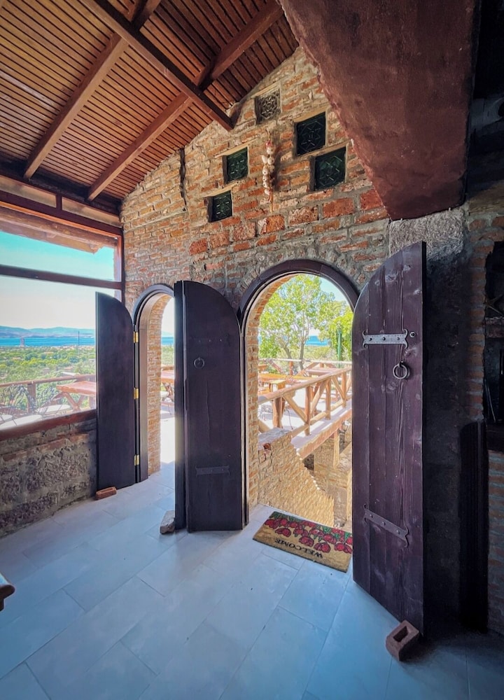 assos ada otel