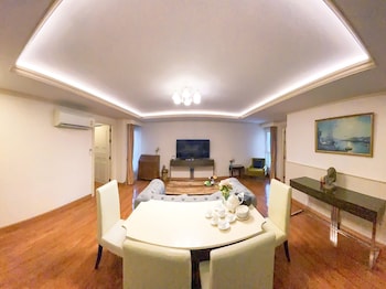 syama hana executive apartment thonglor