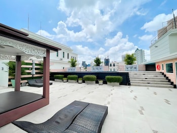 syama hana executive apartment thonglor