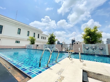 syama hana executive apartment thonglor