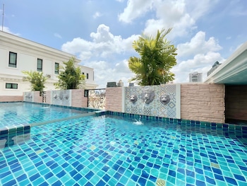 syama hana executive apartment thonglor