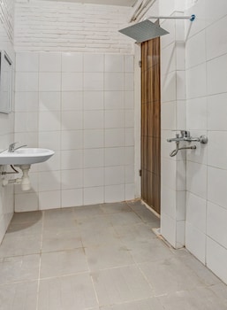 oyo 90828 ara guest house