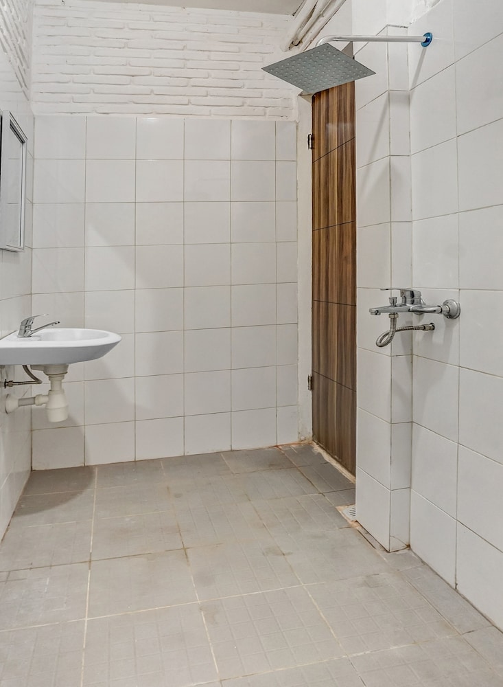 oyo 90828 ara guest house