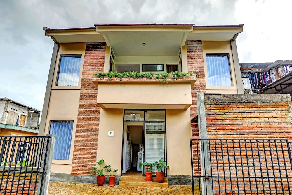 oyo 90828 ara guest house