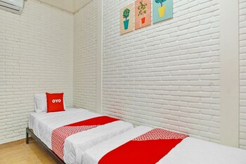 oyo 90828 ara guest house